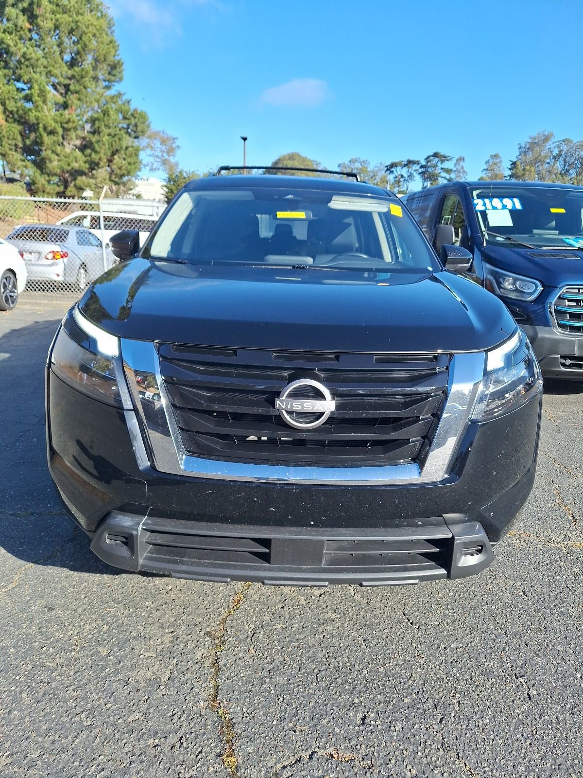 Used 2025 Nissan Pathfinder SV FWD image 2