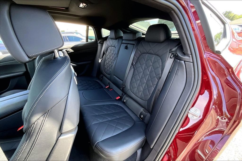Certified 2025 BMW X6 xDrive40i AWD/4WD image 19