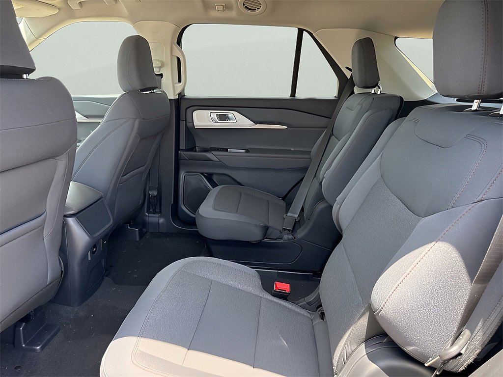 New 2025 Ford Explorer Active image 13