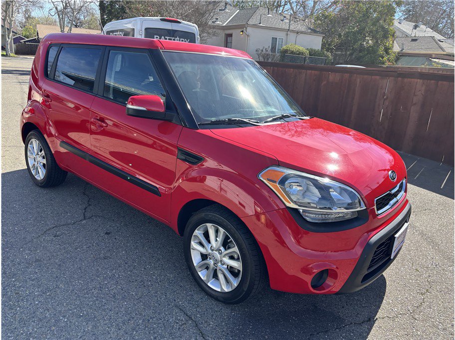 Used 2012 Kia Soul + image 1