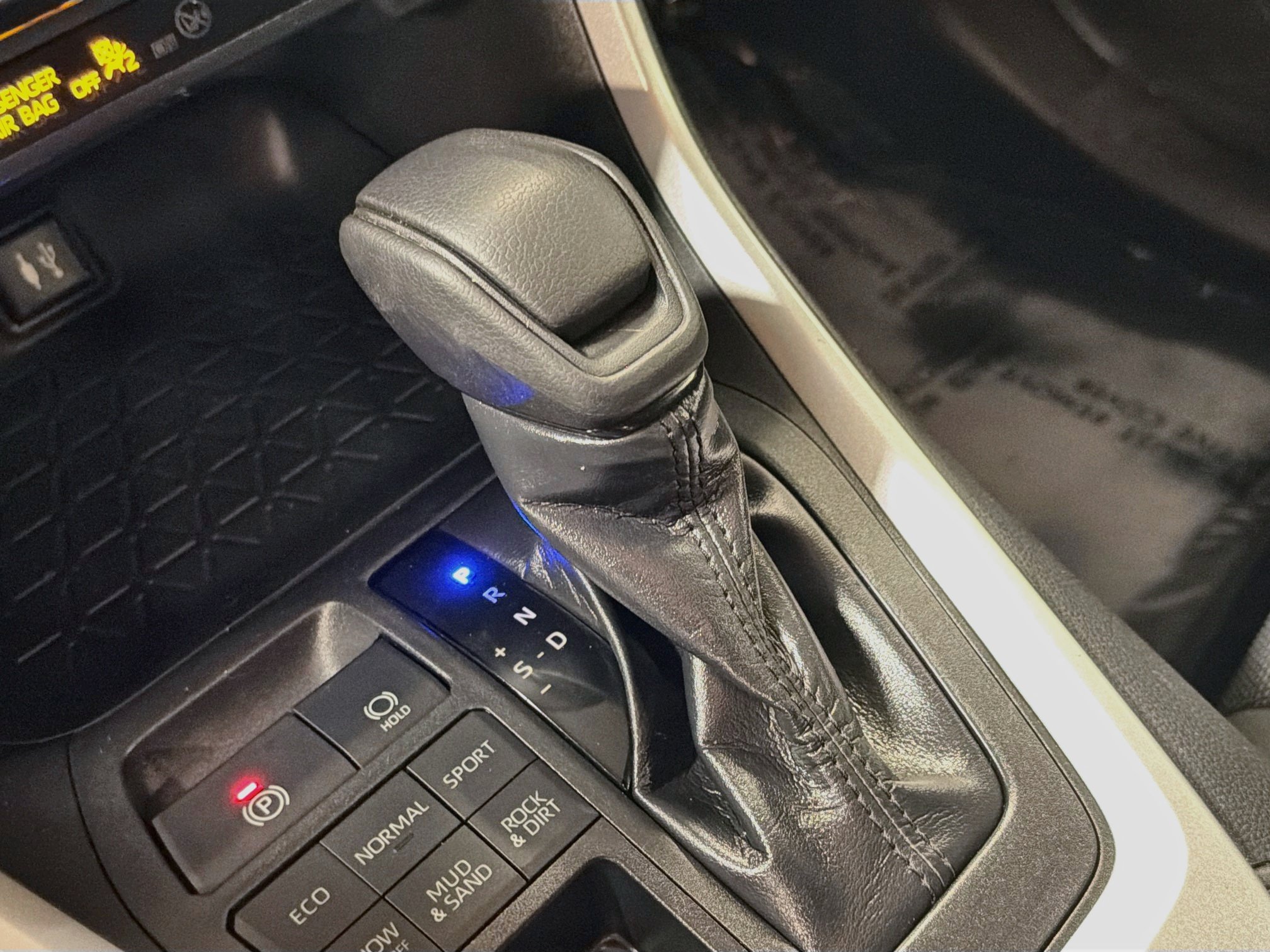 Used 2019 Toyota RAV4 LE AWD/4WD image 23