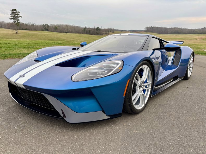 Used 2022 Ford GT RWD image 3