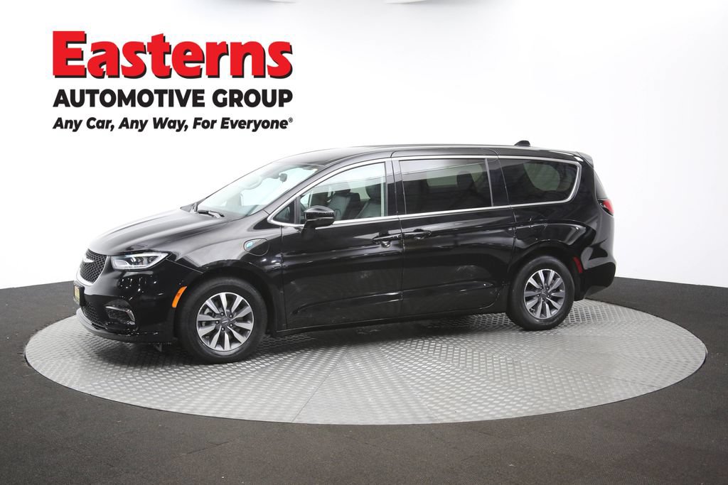 Used 2024 Chrysler Pacifica Limited FWD image 58