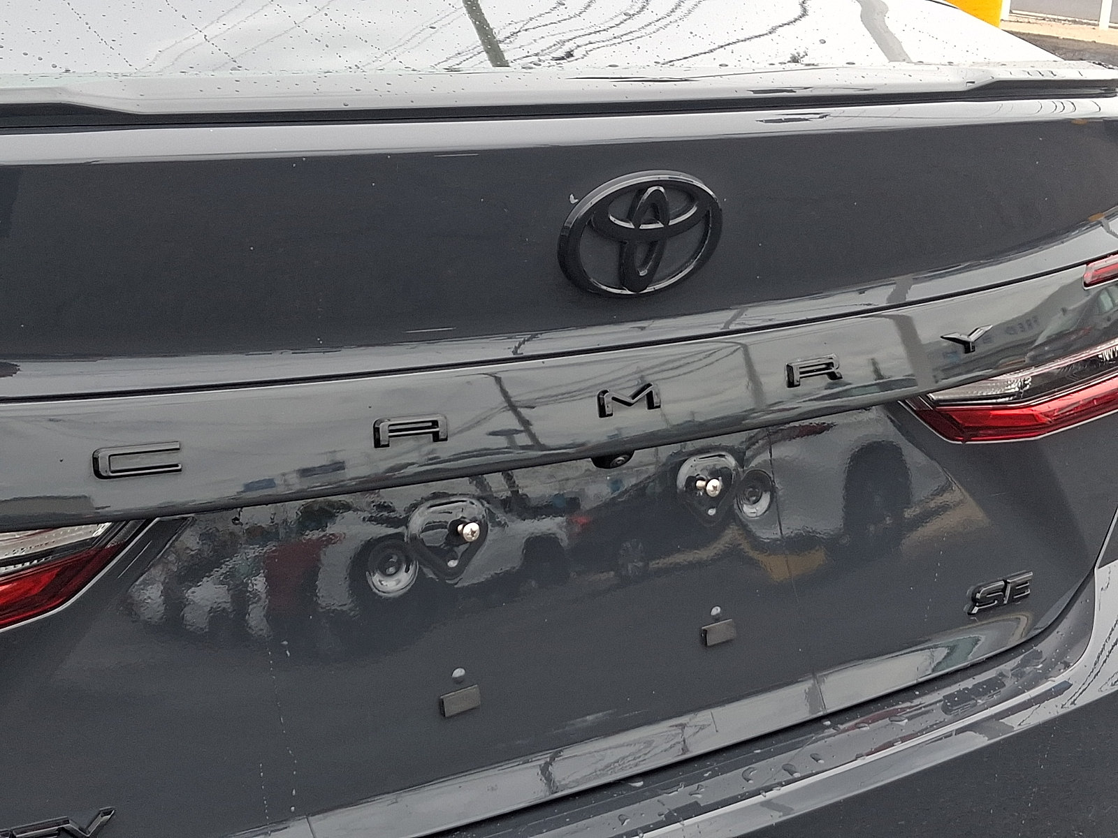 Used 2025 Toyota Camry SE w/ Convenience Package FWD image 29