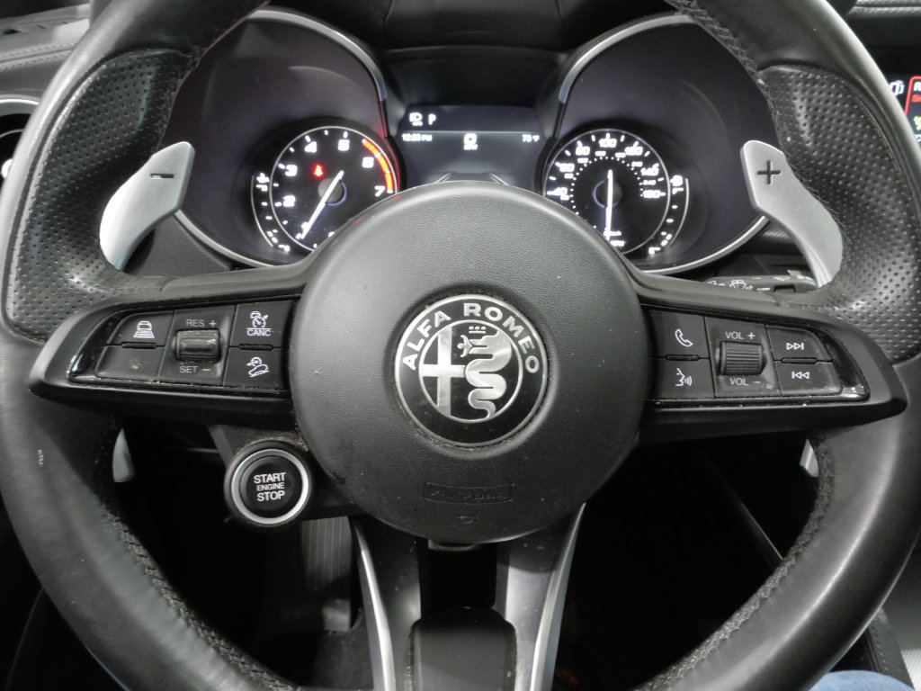 Used 2023 Alfa Romeo Stelvio Veloce AWD/4WD image 17
