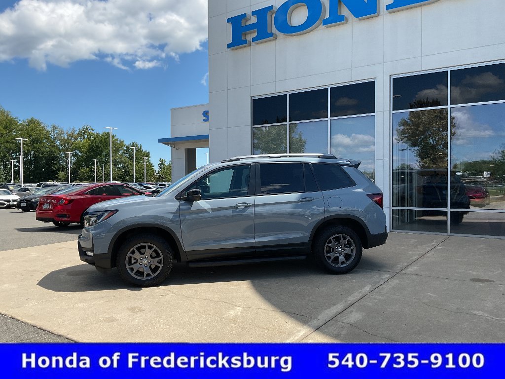 Used 2024 Honda Passport TrailSport image 2