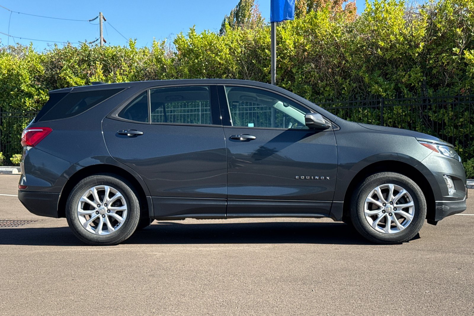 Used 2019 Chevrolet Equinox LS AWD/4WD image 3