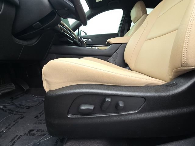 Used 2024 Cadillac XT4 Luxury w/ Cold Weather Package image 22