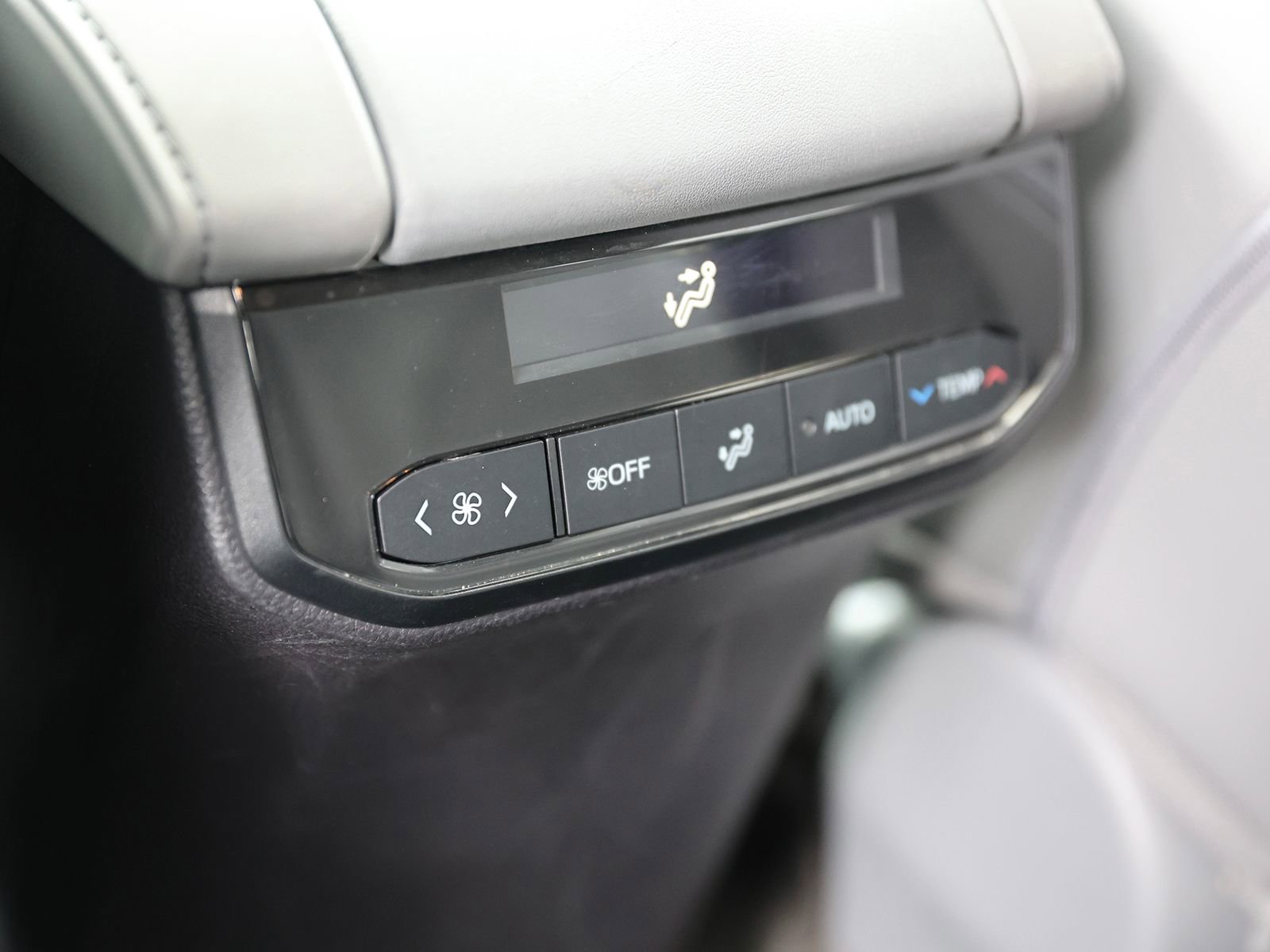 Used 2023 Toyota Highlander XLE AWD/4WD image 23