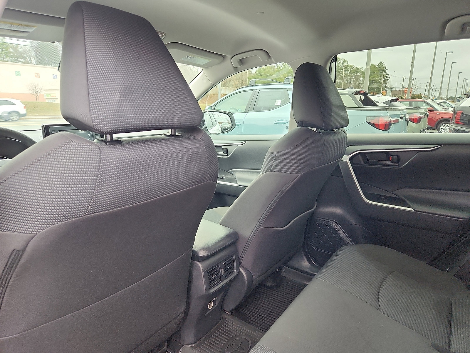 Used 2021 Toyota RAV4 LE AWD/4WD image 24