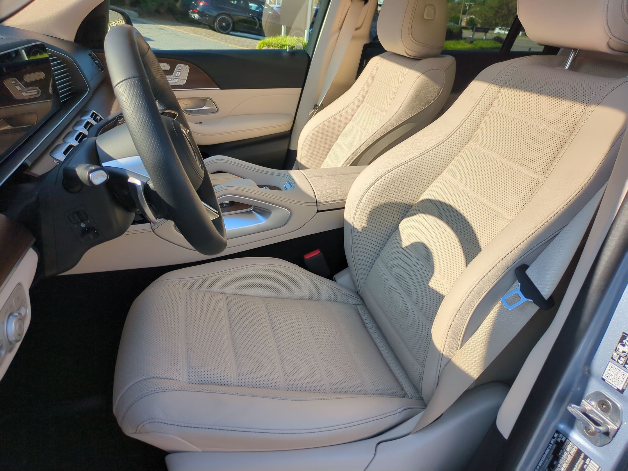 Certified 2025 Mercedes-Benz GLS 450 4MATIC image 15