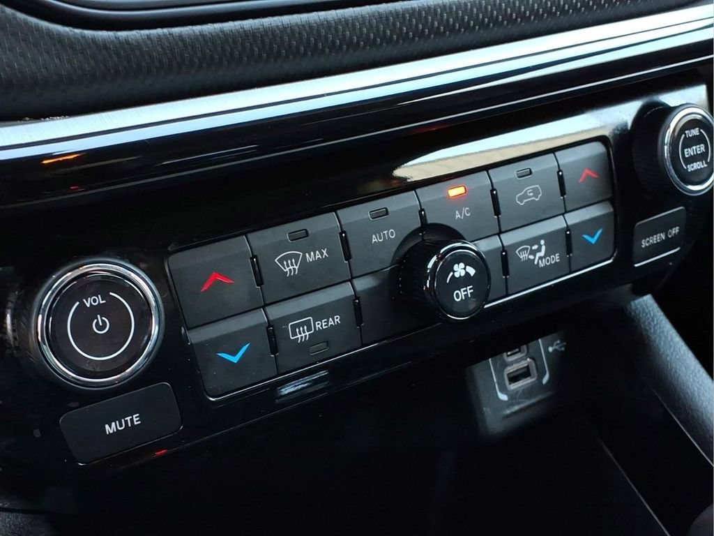 Used 2025 Jeep Compass Trailhawk AWD/4WD image 12