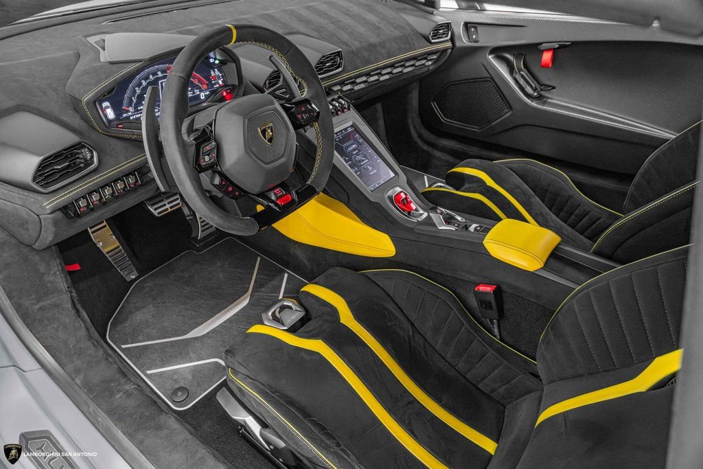 Used 2022 Lamborghini Huracan STO image 4