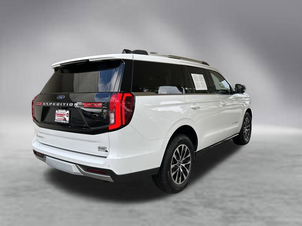 Used 2025 Ford Expedition Platinum AWD/4WD image 3
