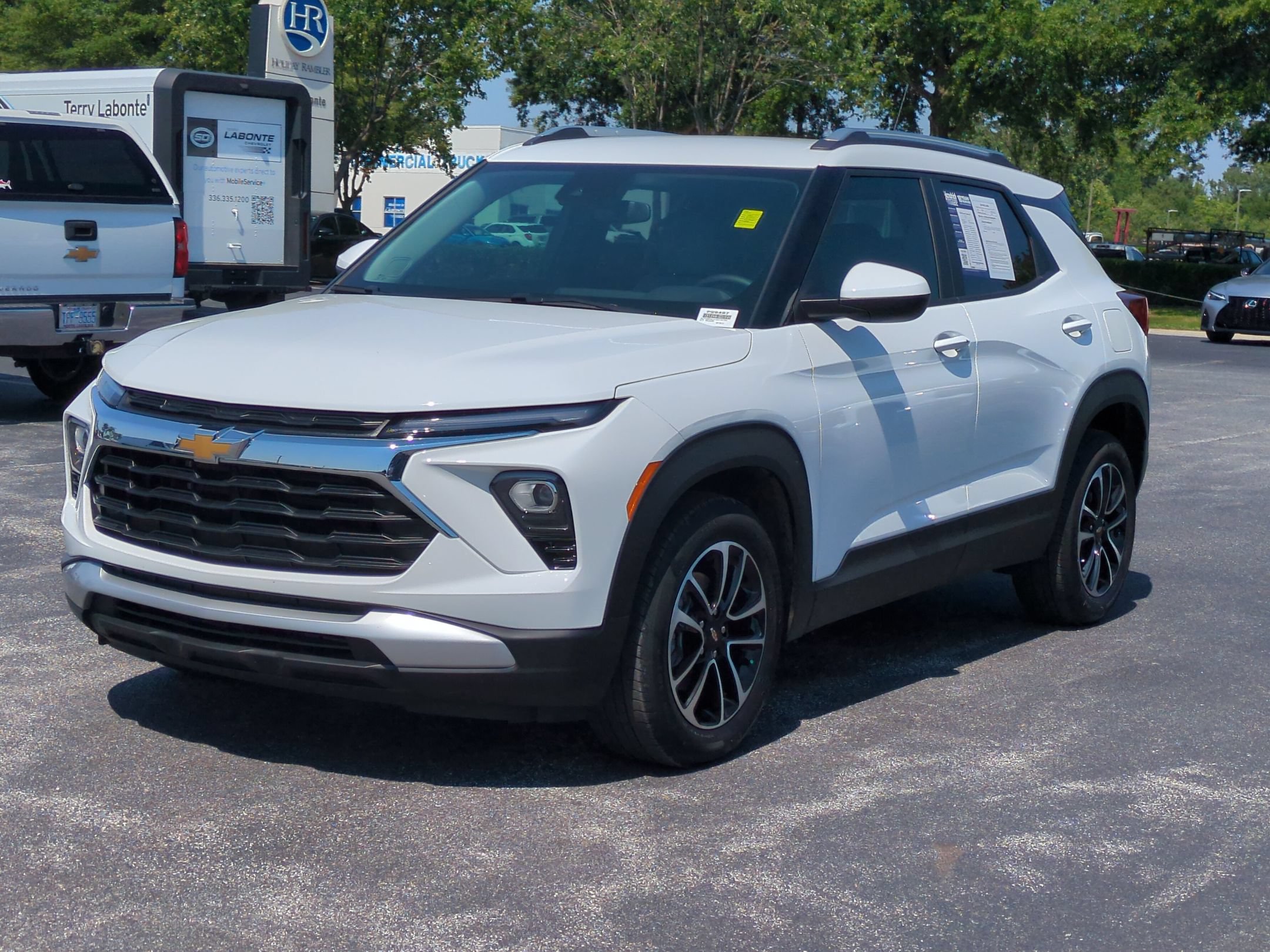 Used 2026 Chevrolet TrailBlazer LT w/ LT Cold Weather Package FWD image 5