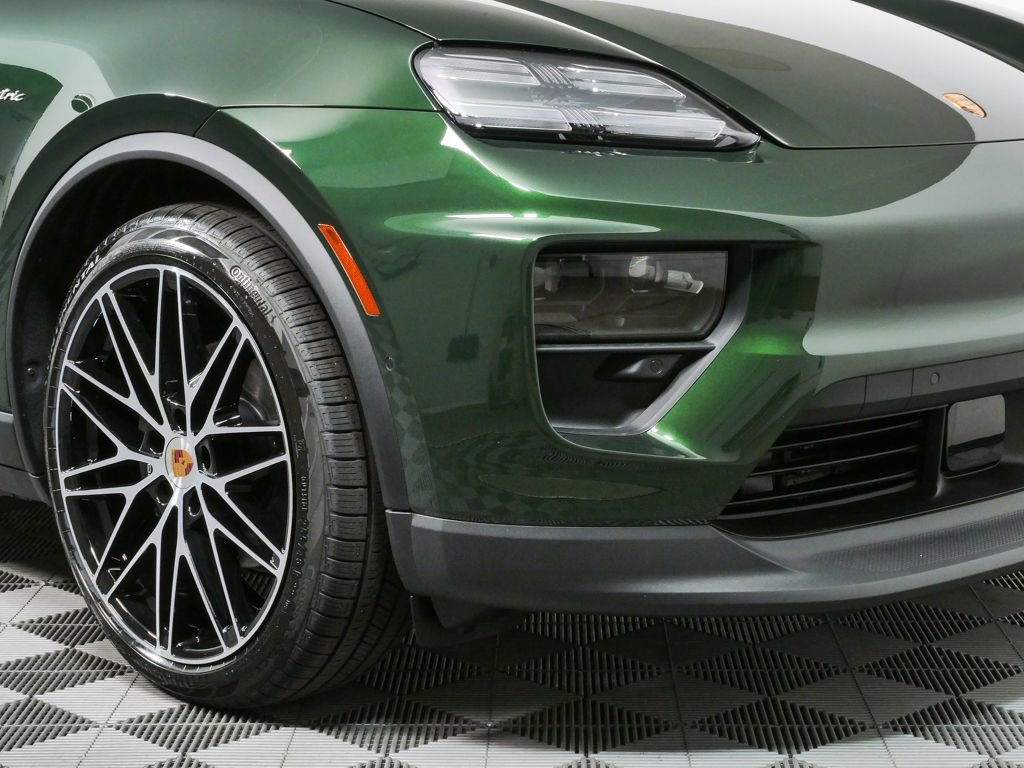 New 2026 Porsche Macan Electric RWD image 35
