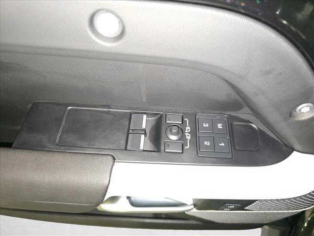 Certified 2024 Land Rover Defender 90 X-Dynamic SE image 28