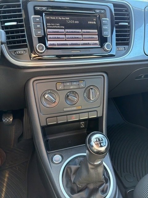 Used 2013 Volkswagen Beetle TDI image 15
