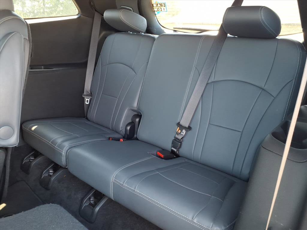 Used 2024 Buick Enclave Premium image 17
