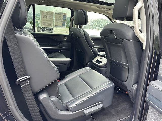 Used 2025 Lincoln Navigator Reserve AWD/4WD image 19