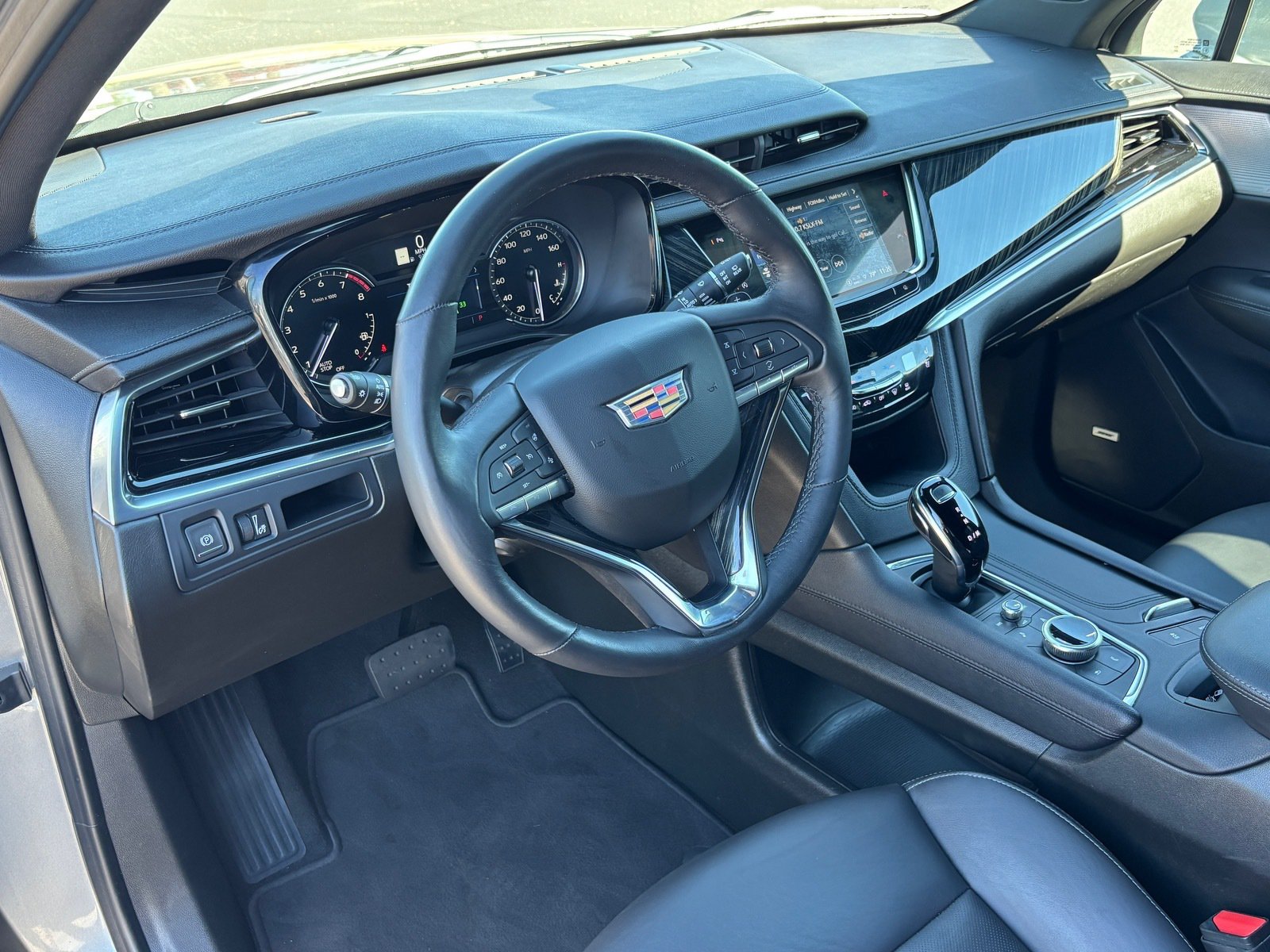 Used 2025 Cadillac XT6 Premium Luxury FWD image 17