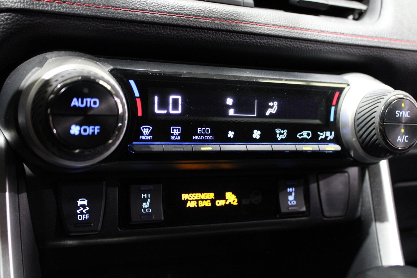 Used 2022 Toyota RAV4 SE w/ Weather & Moonroof Package AWD/4WD image 33