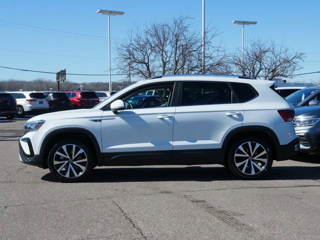 Certified 2023 Volkswagen Taos SE w/ Panoramic Sunroof Package image 4