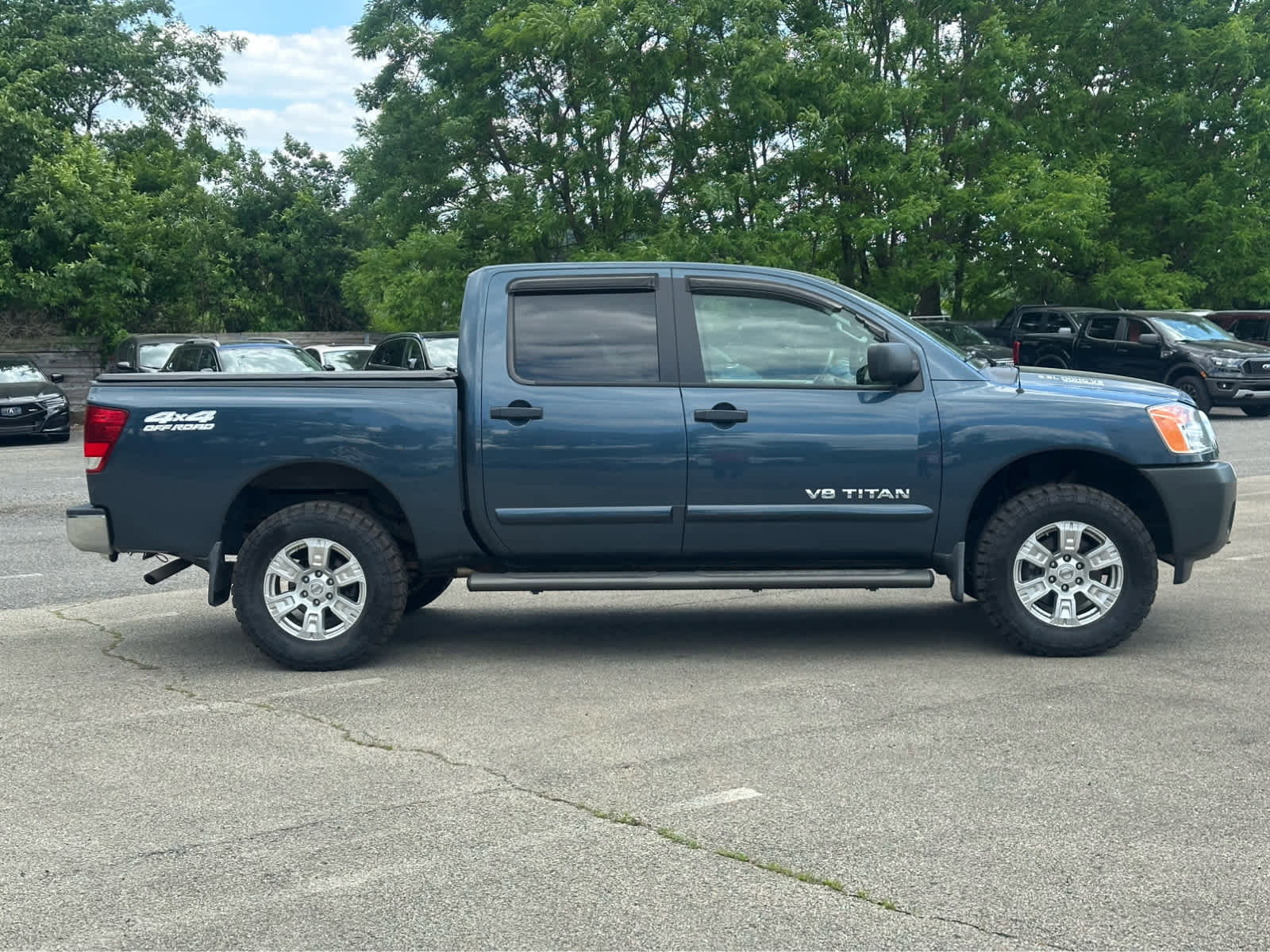 Used 2014 Nissan Titan SV w/ SV Value Truck Package AWD/4WD image 8