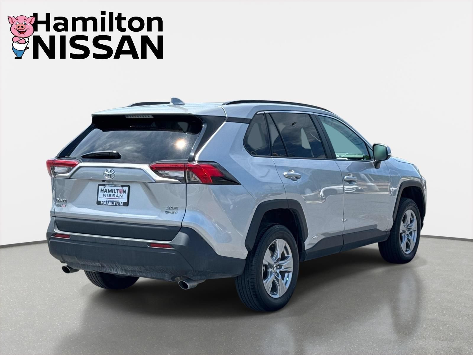 Used 2025 Toyota RAV4 XLE AWD/4WD image 2
