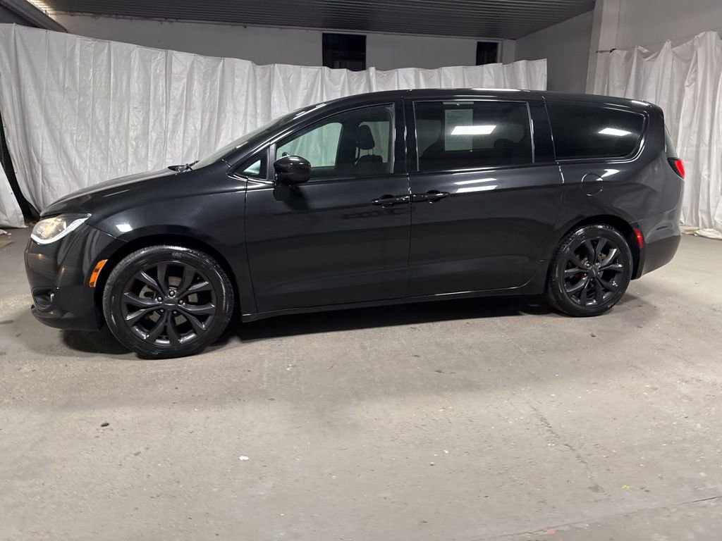 Used 2019 Chrysler Pacifica Touring Plus w/ S Appearance Package image 4