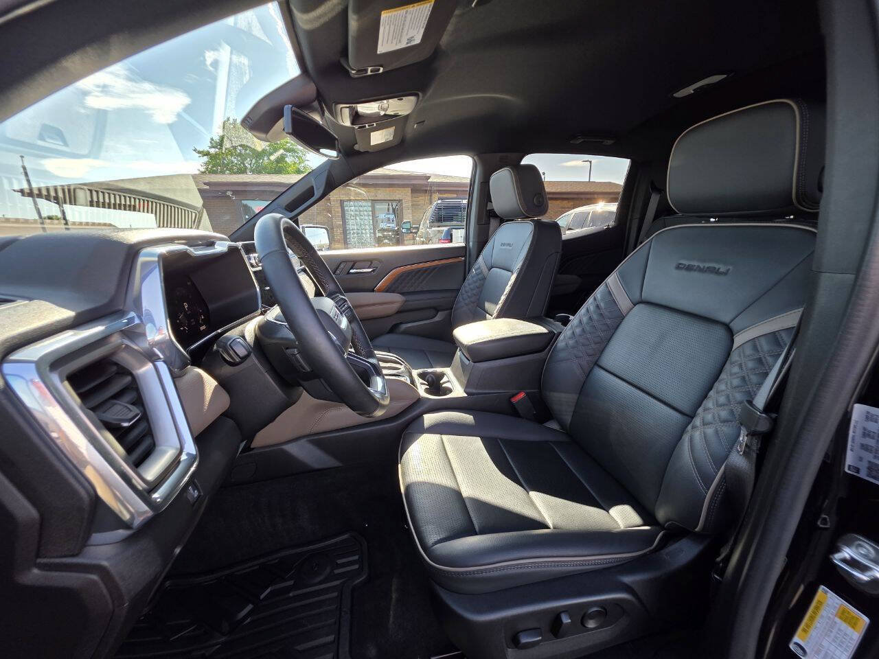 Used 2024 GMC Canyon Denali AWD/4WD image 13