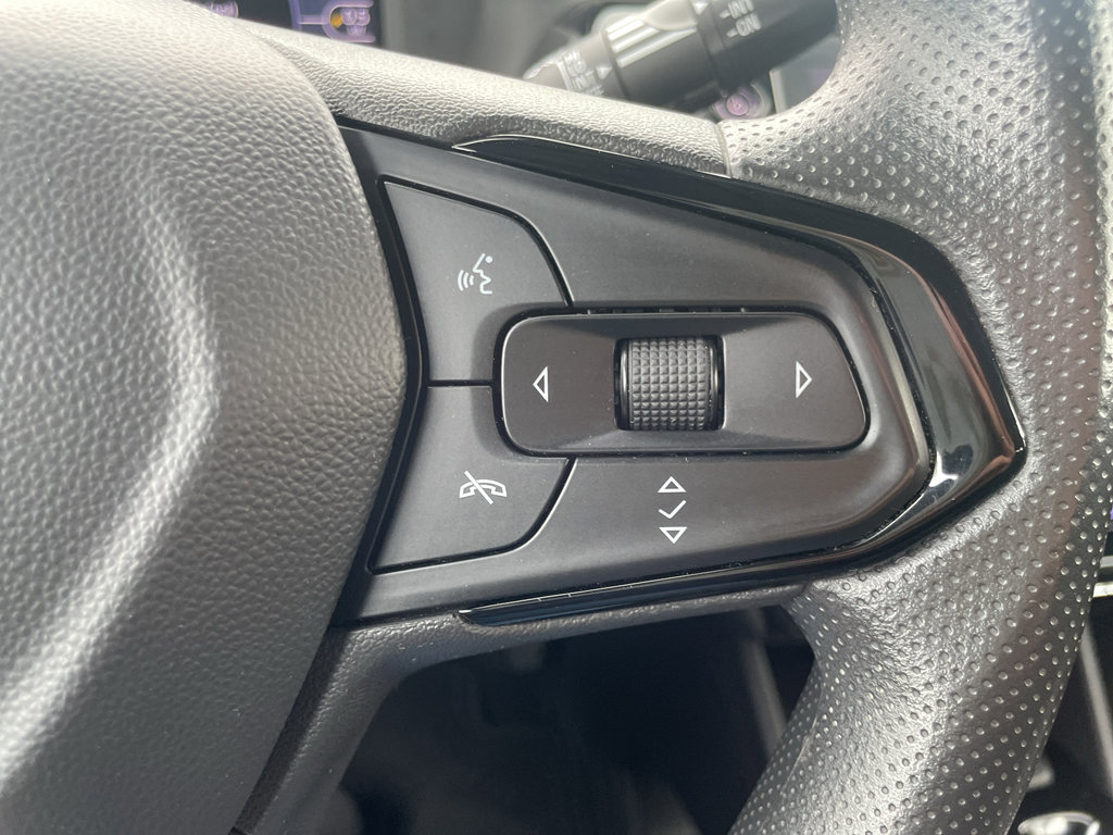 Used 2022 Chevrolet Bolt EUV LT FWD image 30