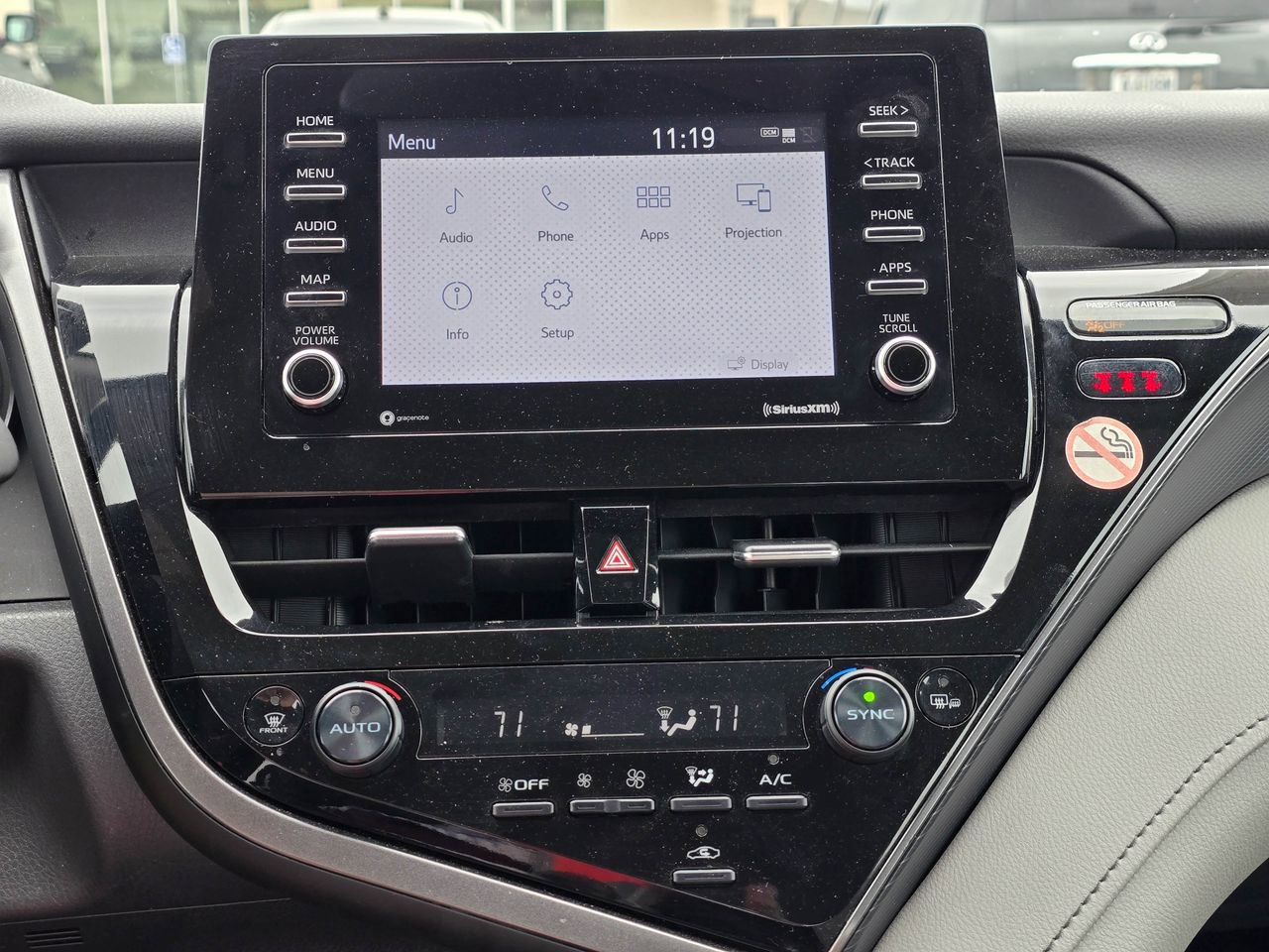 Used 2024 Toyota Camry SE image 16