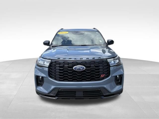 Used 2025 Ford Explorer ST image 7