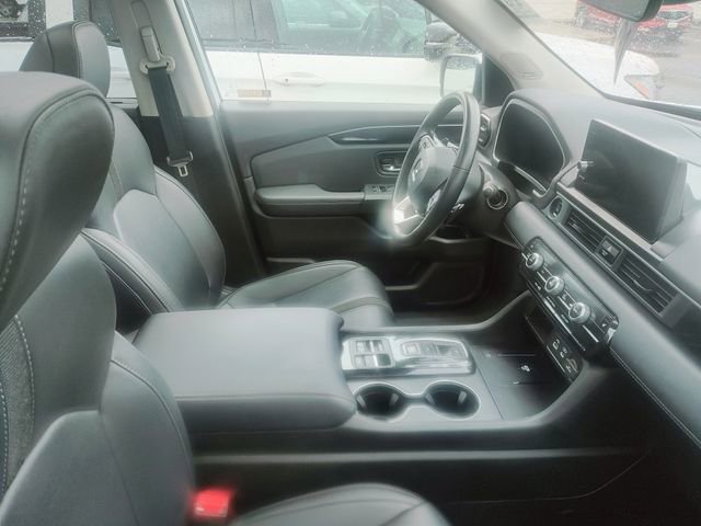 Used 2023 Honda Pilot Touring image 4