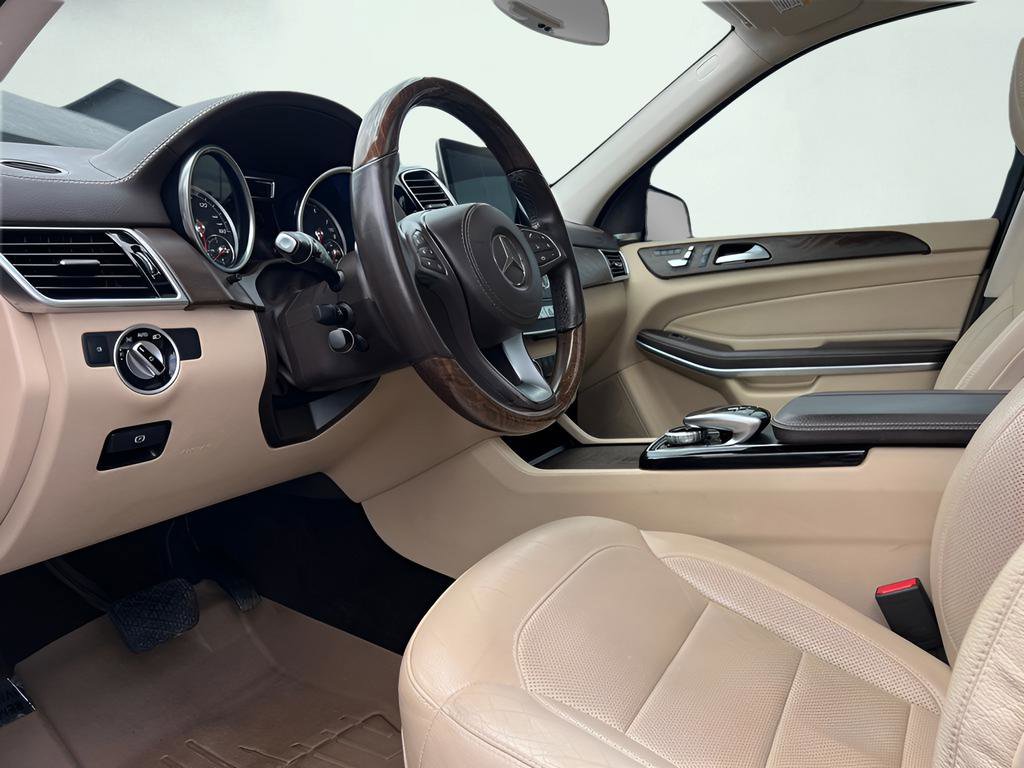Used 2017 Mercedes-Benz GLS 550 4MATIC image 2