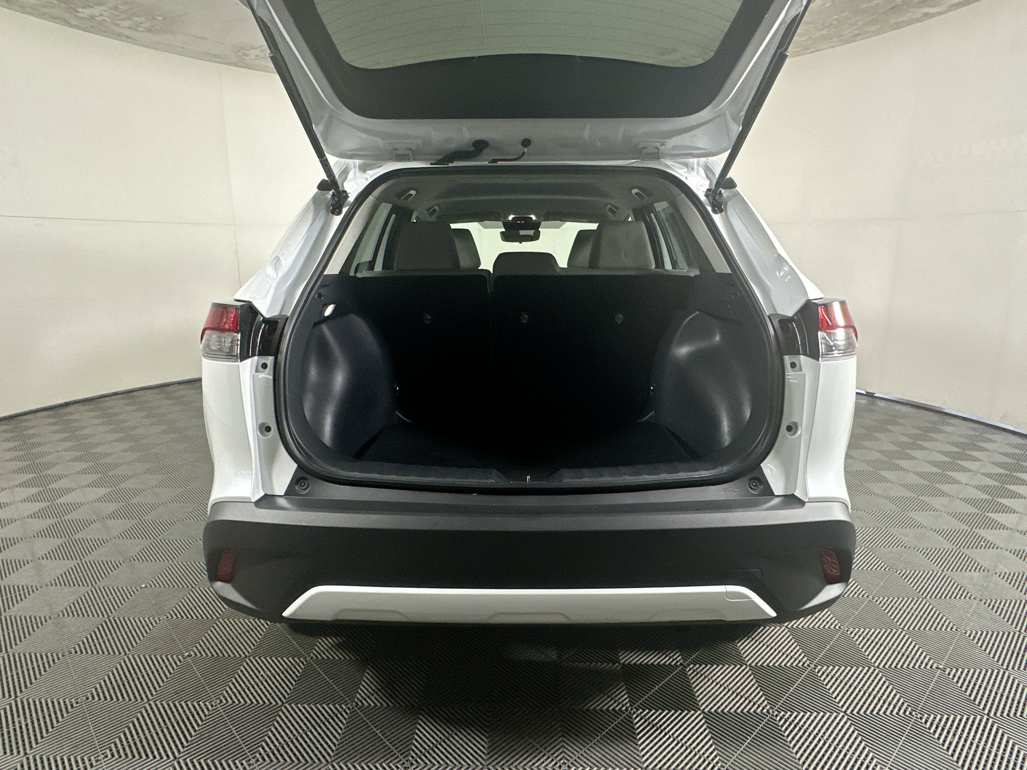 Used 2026 Toyota Corolla Cross LE FWD image 31