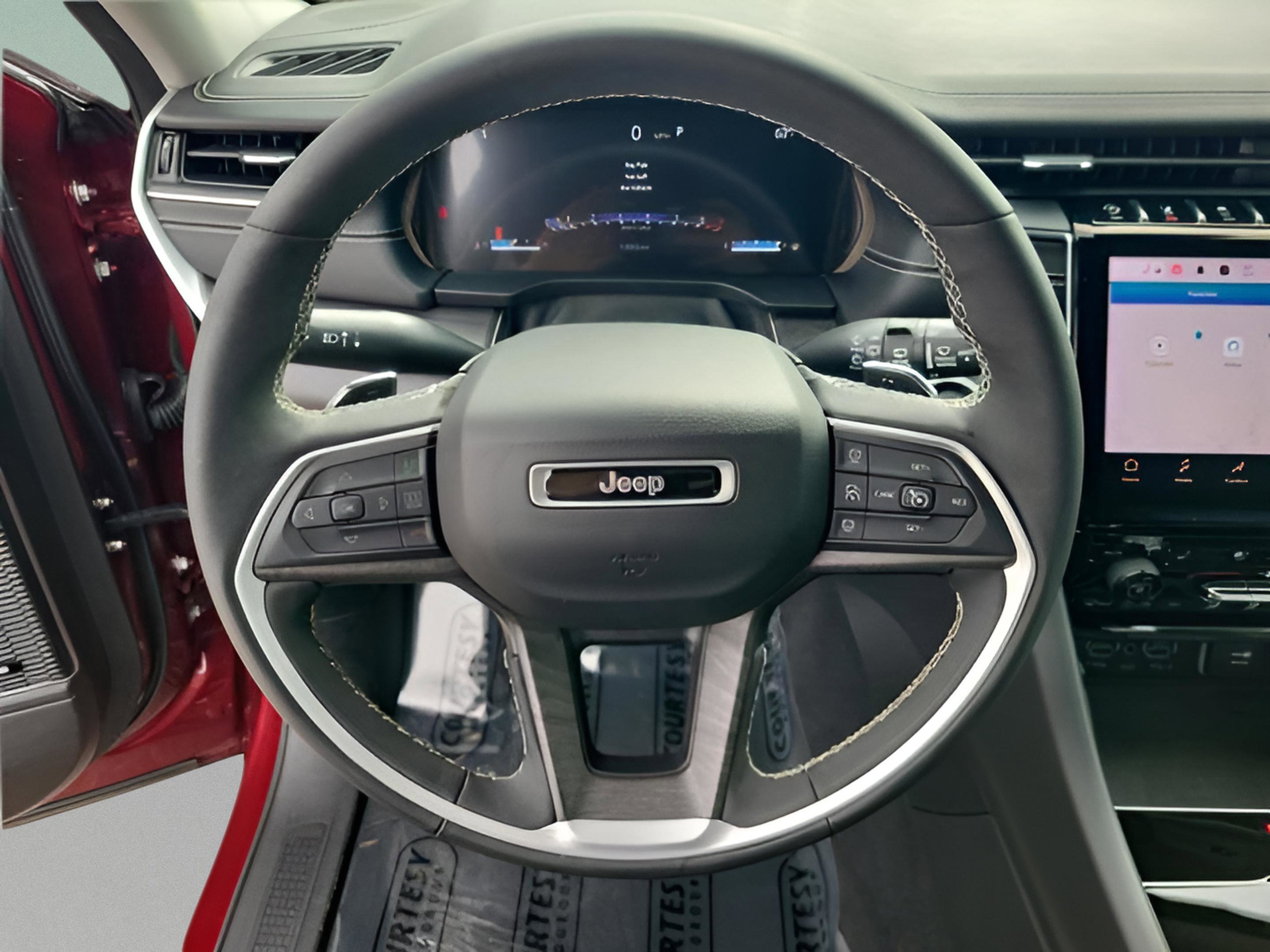 Used 2023 Jeep Grand Cherokee L Limited w/ Luxury Tech Group II image 17