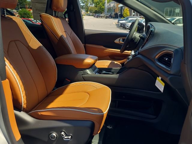 New 2026 Chrysler Pacifica Pinnacle image 28