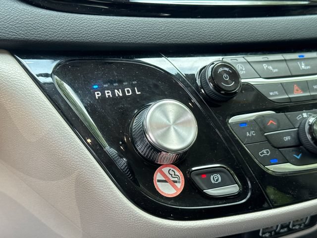 Used 2023 Chrysler Pacifica Touring-L FWD image 16
