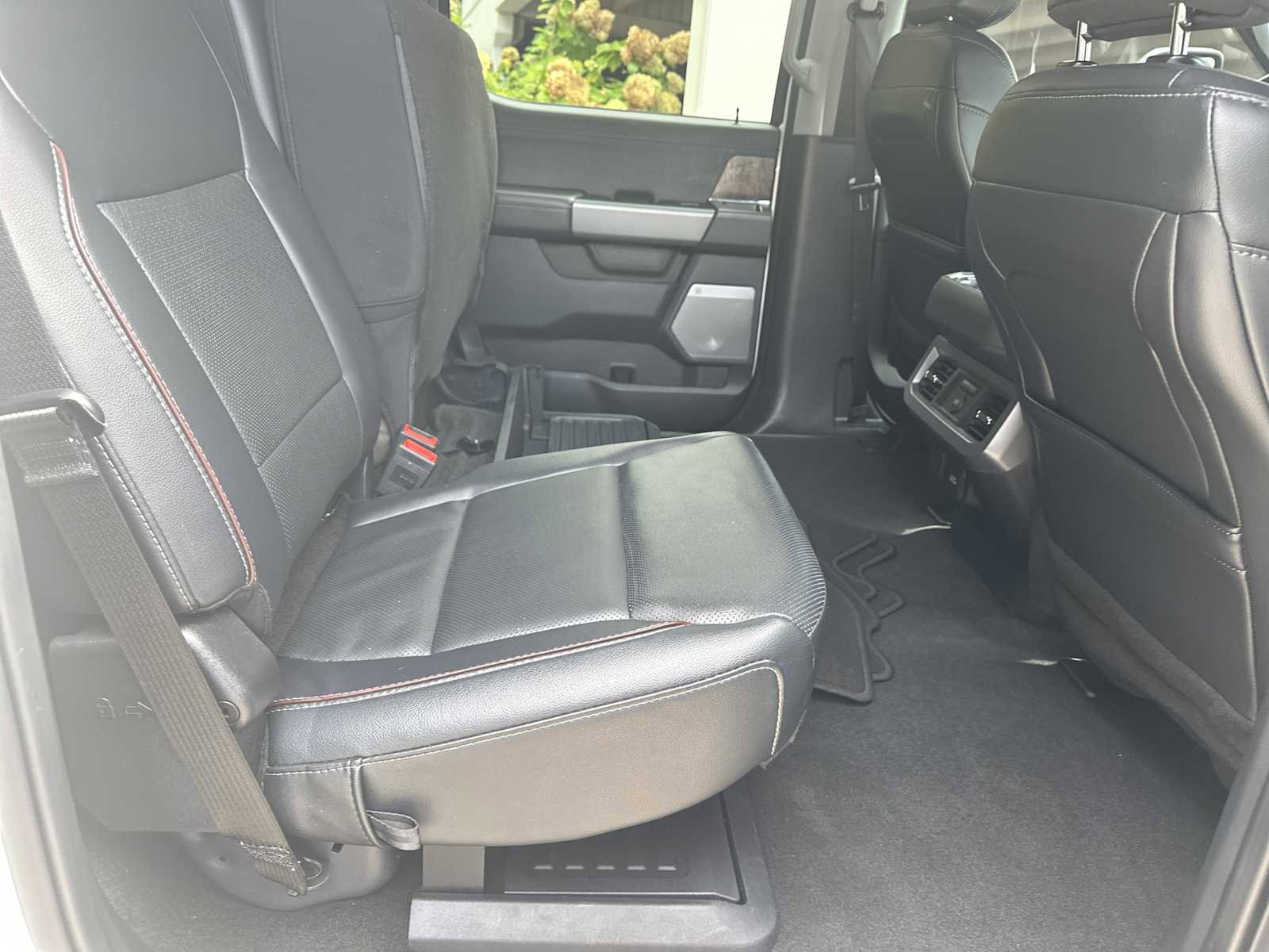 Used 2024 Ford F250 Lariat w/ Black Appearance Package image 30