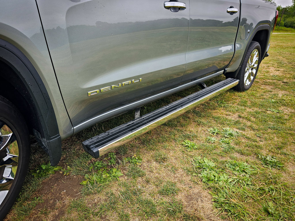 Used 2024 GMC Sierra 1500 Denali w/ Technology Package AWD/4WD image 12