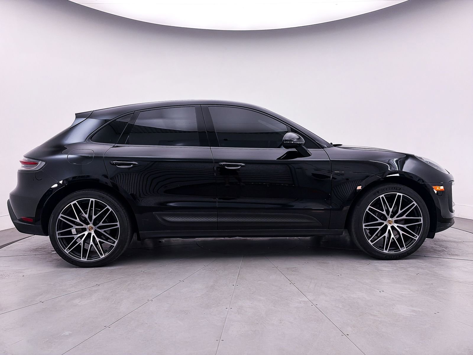 Used 2023 Porsche Macan Turbo image 44