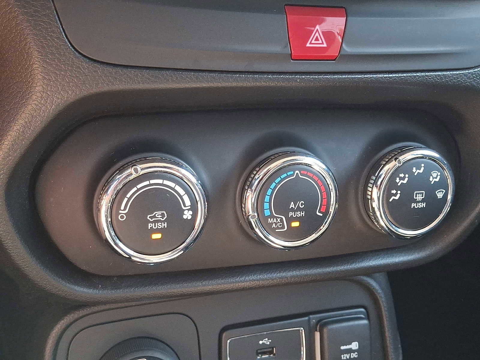 Used 2017 Jeep Renegade Latitude image 15