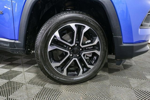 Used 2023 Jeep Compass Limited image 15