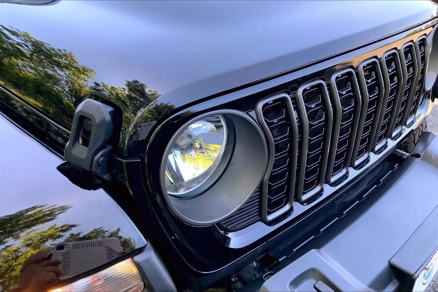 Certified 2024 Jeep Gladiator Sport AWD/4WD image 21