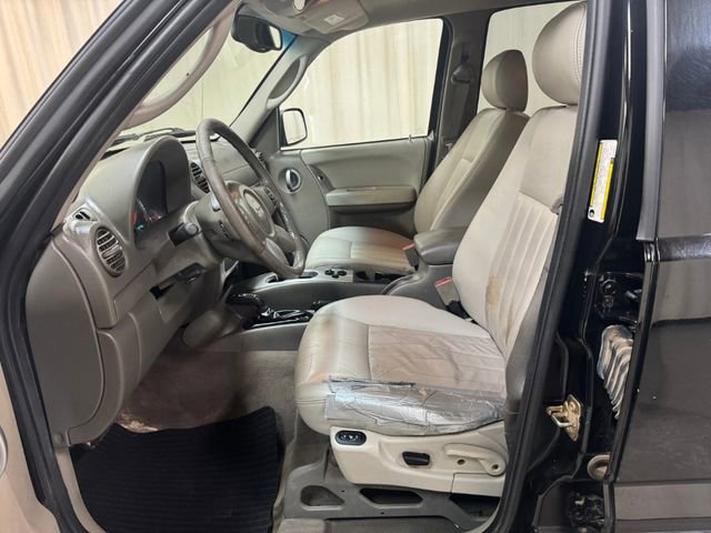 Used 2005 Jeep Liberty Limited AWD/4WD image 14