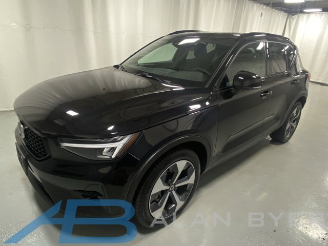 Used 2025 Volvo XC40 B5 Plus