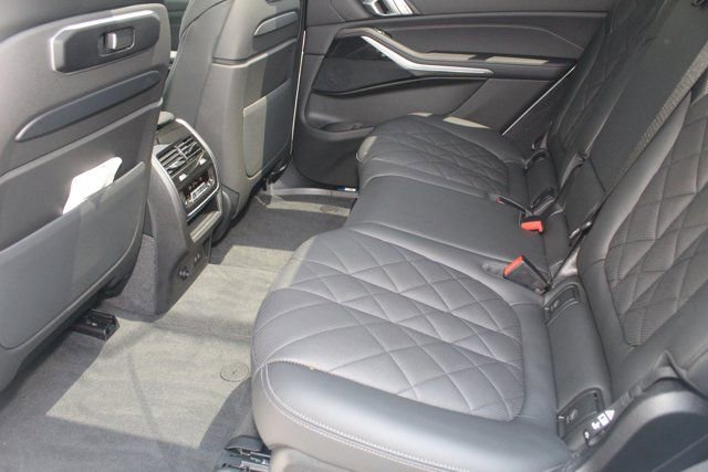 Used 2025 BMW X7 xDrive40i w/ M Sport Package image 26
