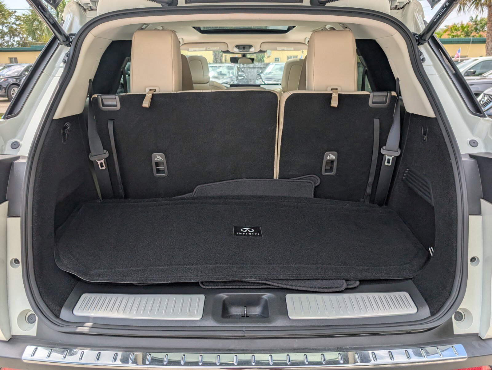 Used 2023 INFINITI QX60 Luxe w/ Vision Package FWD image 16